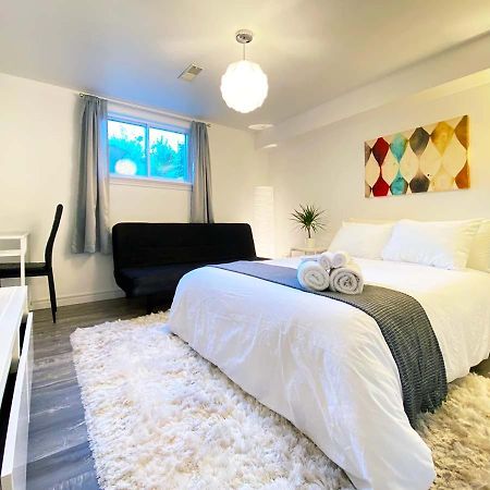Toronto Bed & Breakfast - Free Parking エクステリア 写真