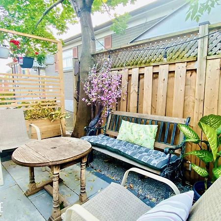 Toronto Bed & Breakfast - Free Parking エクステリア 写真