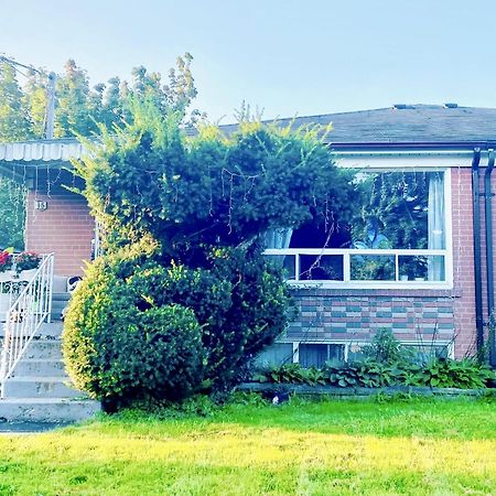 Toronto Bed & Breakfast - Free Parking エクステリア 写真