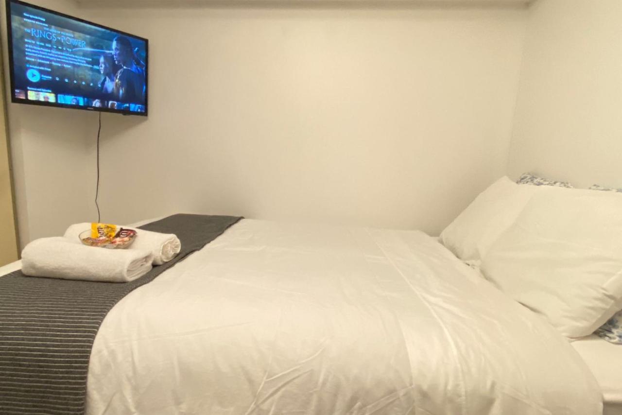 Toronto Bed & Breakfast - Free Parking エクステリア 写真