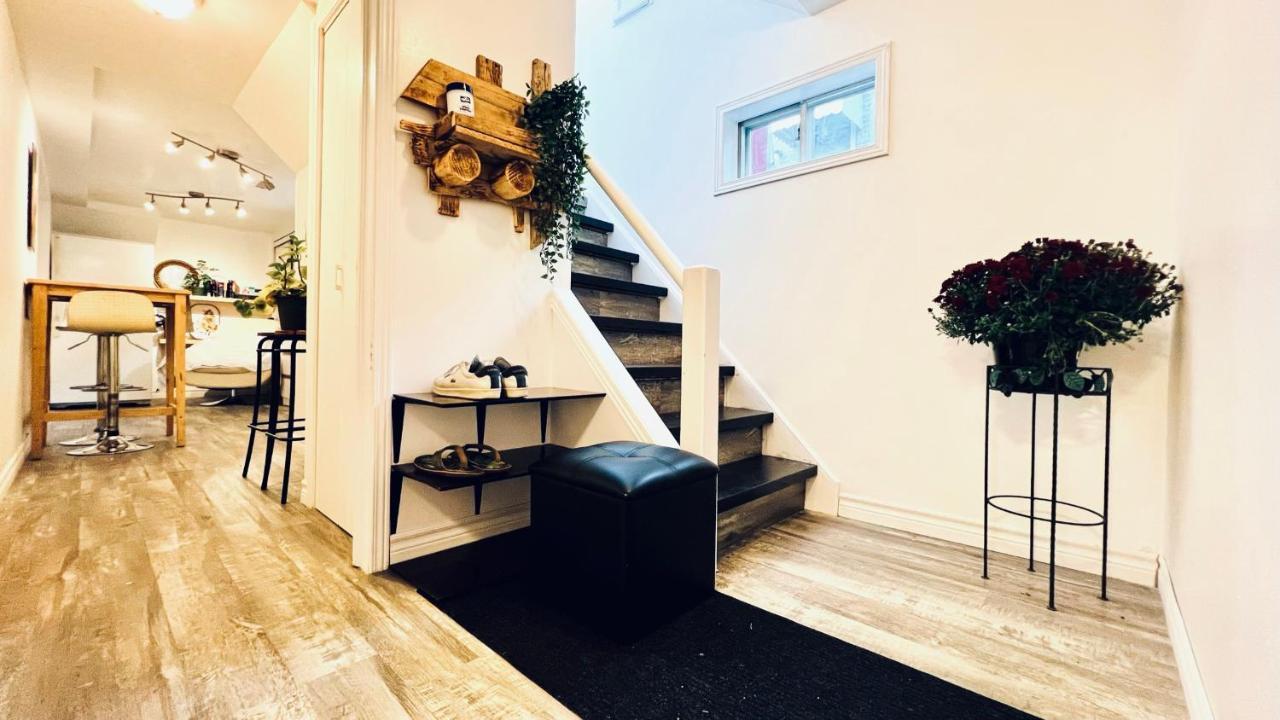 Toronto Bed & Breakfast - Free Parking エクステリア 写真