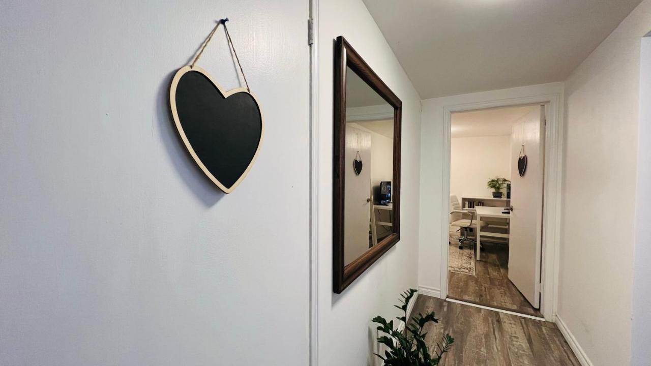 Toronto Bed & Breakfast - Free Parking エクステリア 写真