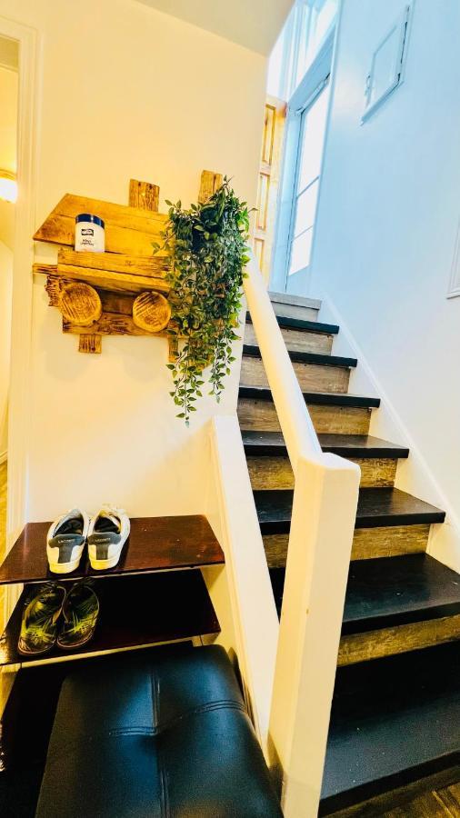 Toronto Bed & Breakfast - Free Parking エクステリア 写真
