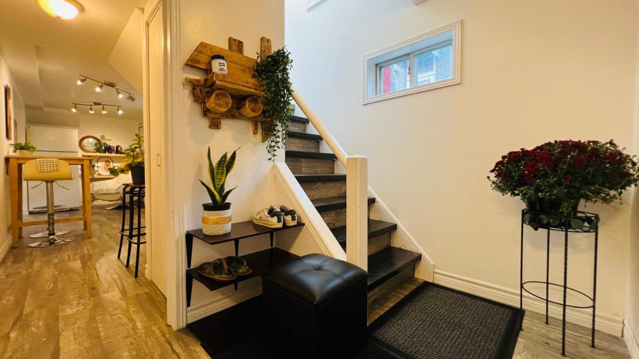 Toronto Bed & Breakfast - Free Parking エクステリア 写真