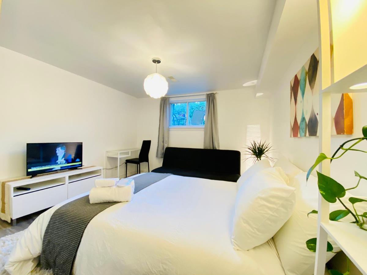 Toronto Bed & Breakfast - Free Parking エクステリア 写真