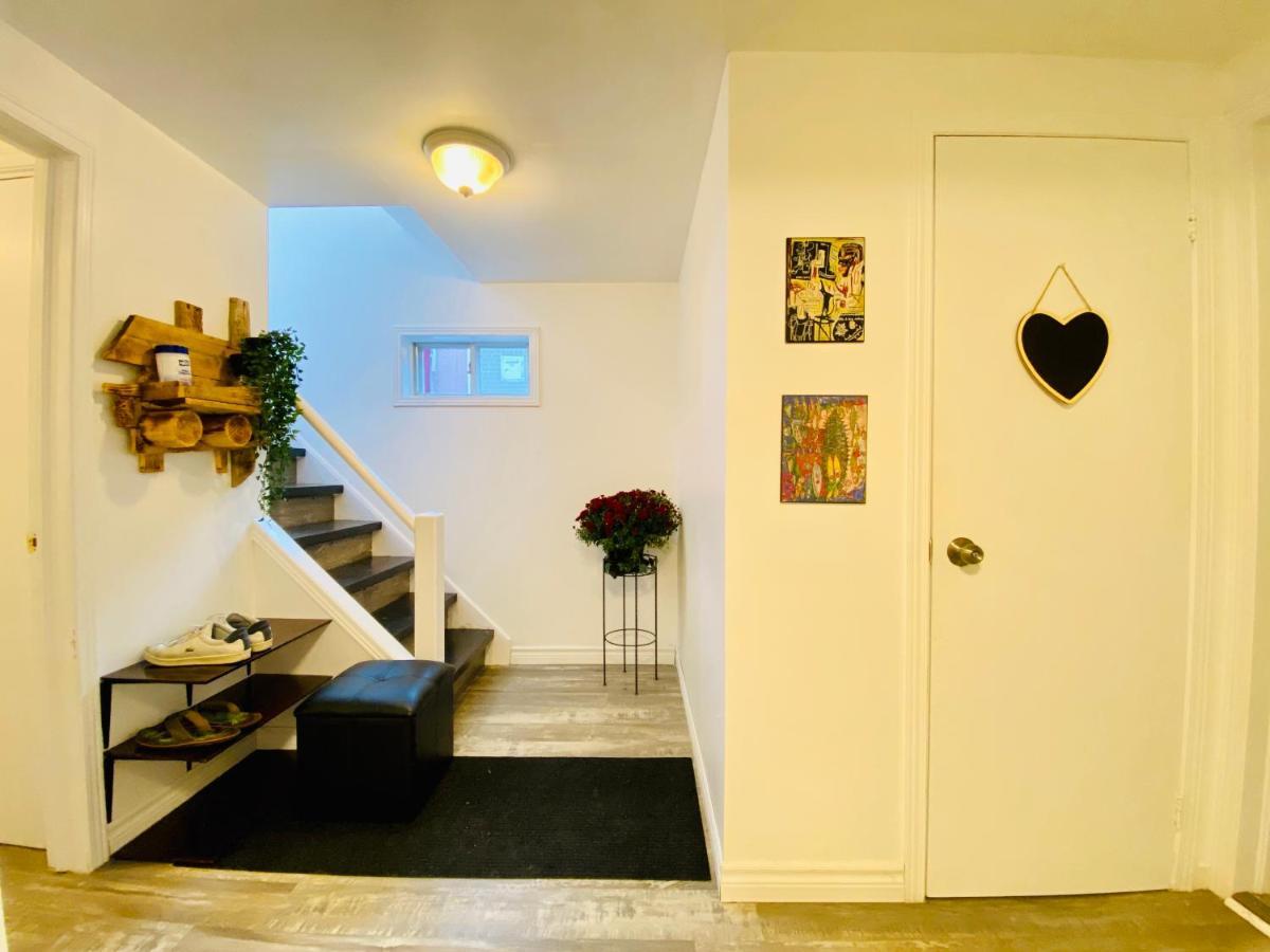 Toronto Bed & Breakfast - Free Parking エクステリア 写真