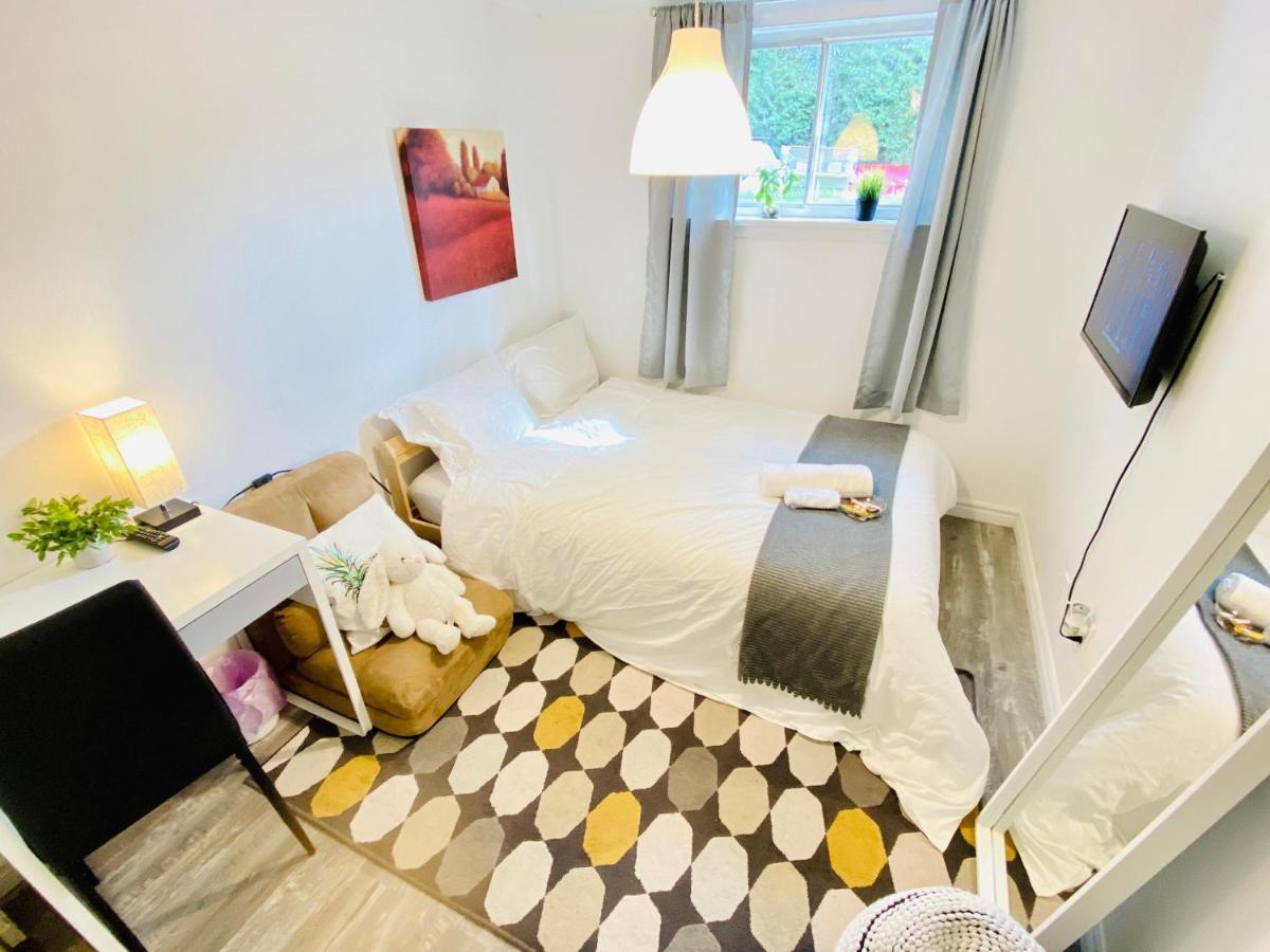 Toronto Bed & Breakfast - Free Parking エクステリア 写真