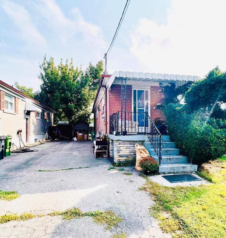 Toronto Bed & Breakfast - Free Parking エクステリア 写真