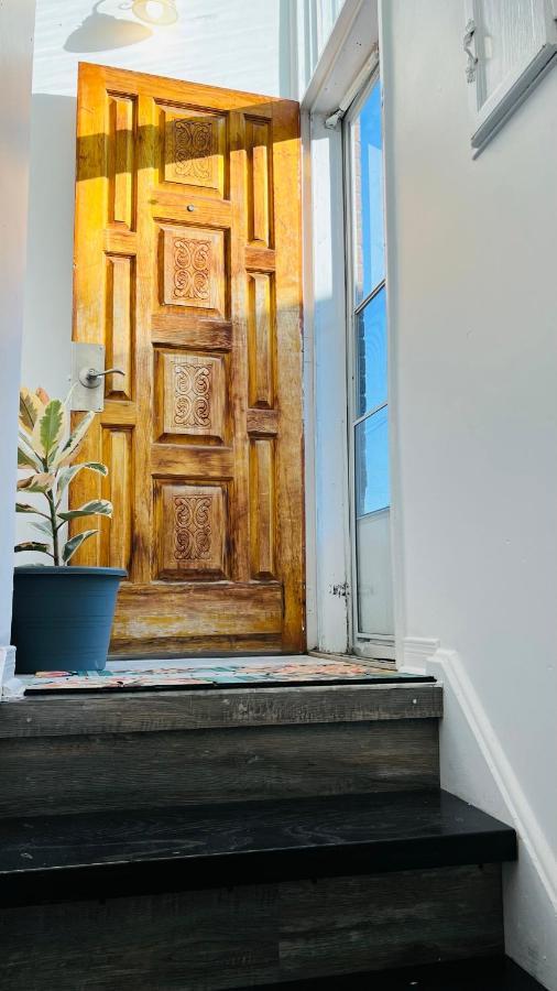 Toronto Bed & Breakfast - Free Parking エクステリア 写真