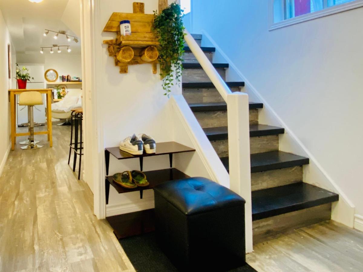 Toronto Bed & Breakfast - Free Parking エクステリア 写真