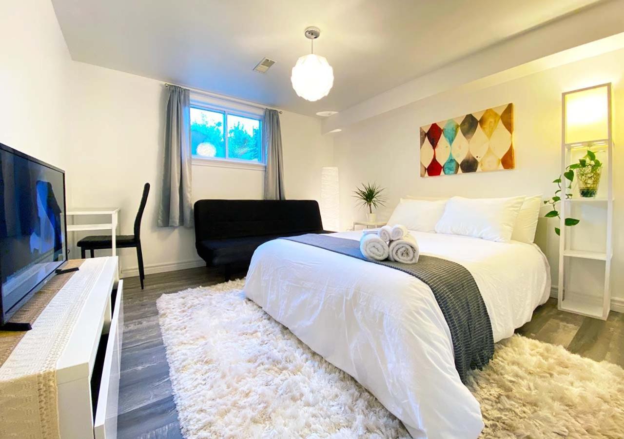 Toronto Bed & Breakfast - Free Parking エクステリア 写真