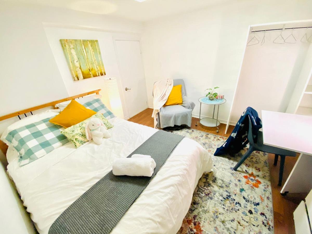 Toronto Bed & Breakfast - Free Parking エクステリア 写真