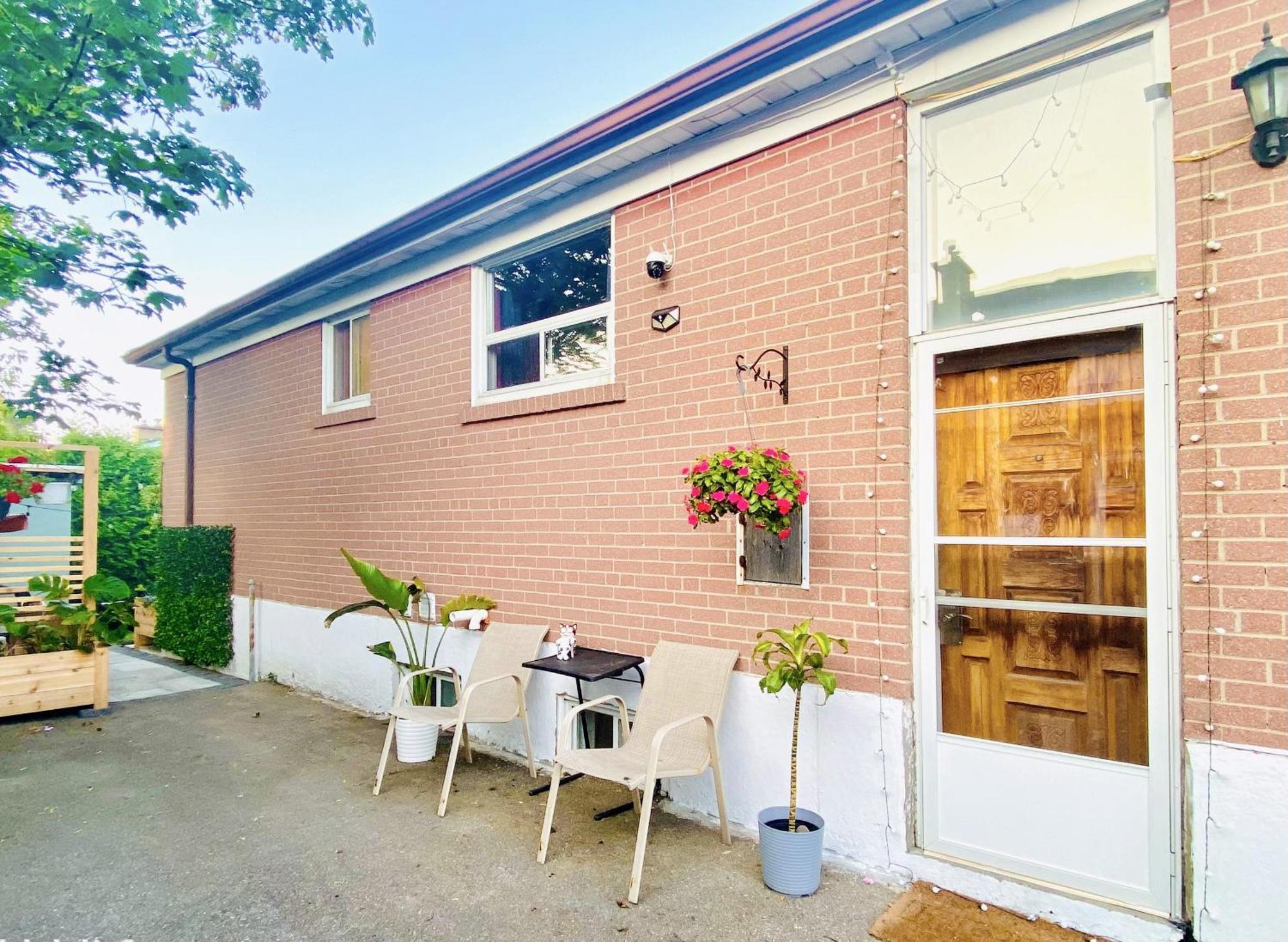 Toronto Bed & Breakfast - Free Parking エクステリア 写真